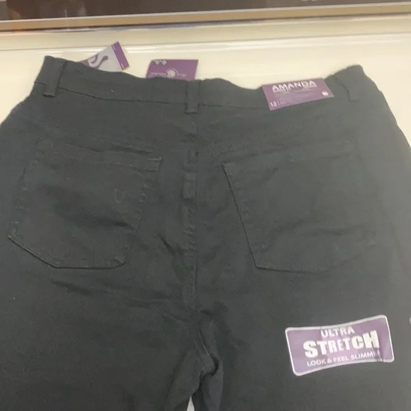 Gloria Vanderbilt AMANDA Classic Fit Tapered Black Jeans sz: 12 NWT - Picture 6 of 7